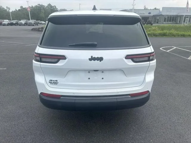 New 2026 Bright White Clear-Coat Exterior Paint Jeep Laredo image 7