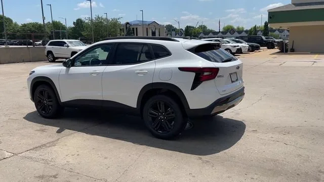 New 2026 Summit White Chevrolet ACTIV image 6
