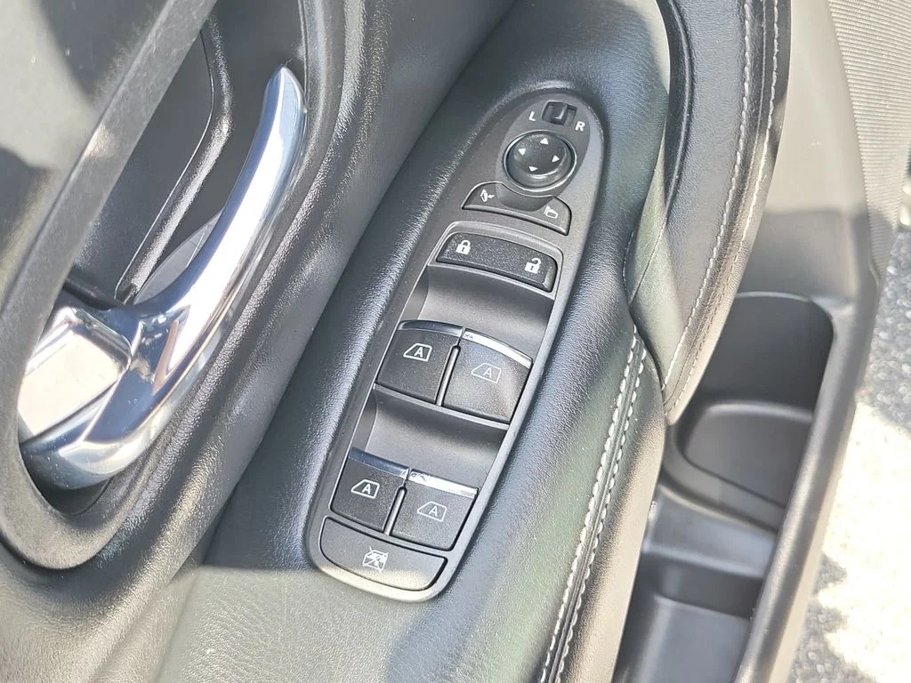 Used 2021 Black INFINITI LUXE image 24