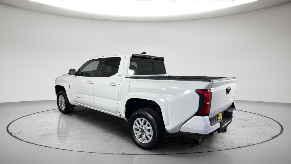 2025 Toyota Tacoma SR5 - Photo 11