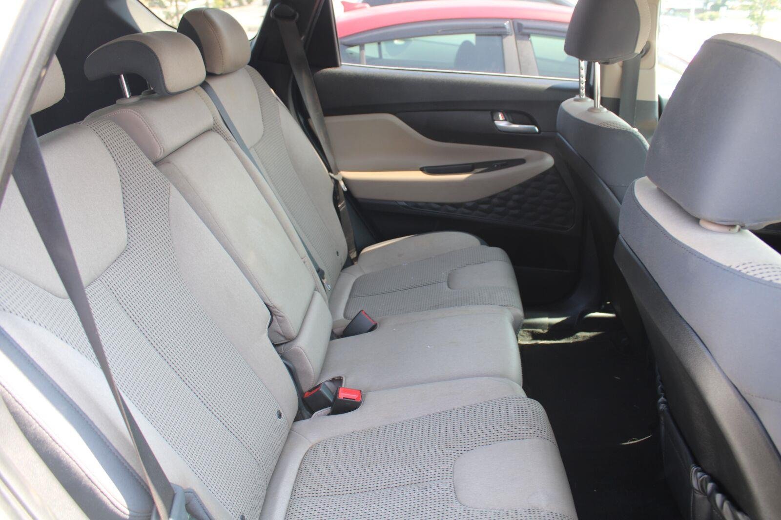 Used 2022 Quartz White Hyundai SE image 5