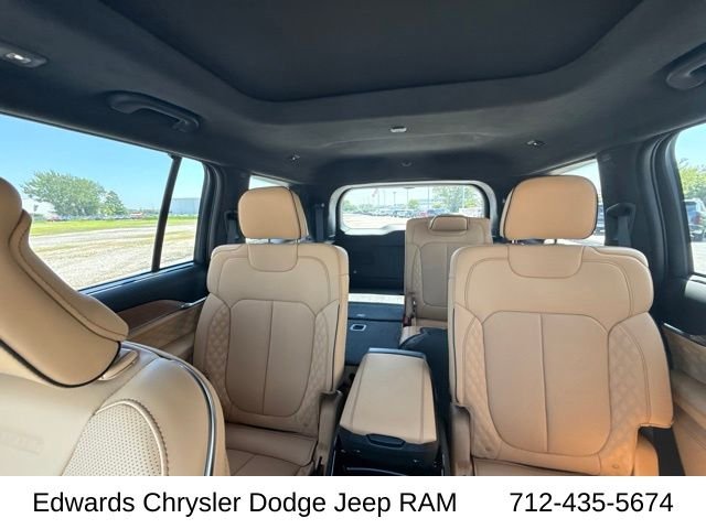 New 2026 Diamond Black Crystal Pearl-Coat Exterior Paint Jeep Summit image 18
