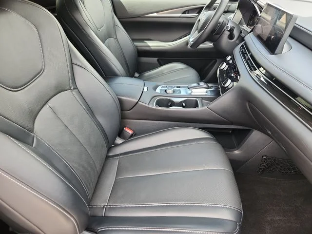 Certified Used 2023 Mineral INFINITI LUXE image 24