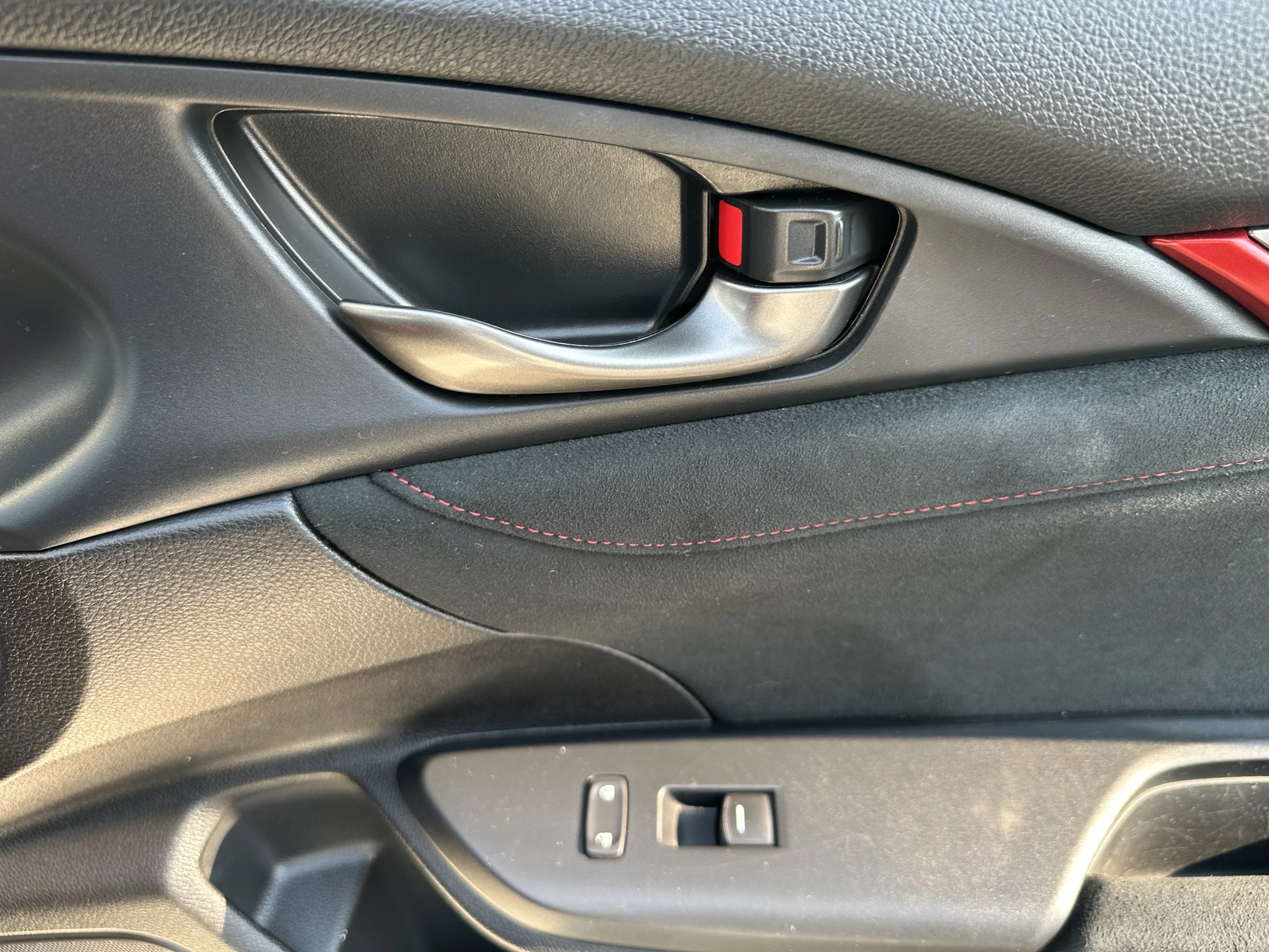 Used 2018 White Honda  image 18
