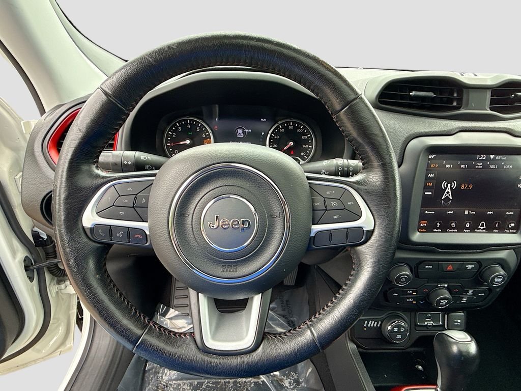 Certified Used 2019 Alpine White Clearcoat Jeep Trailhawk image 11