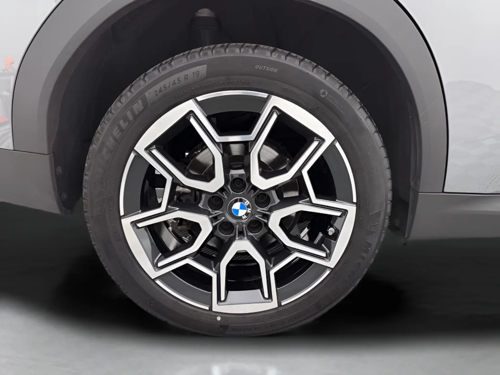 Used 2025 Gray Metallic BMW xDrive28i image 39