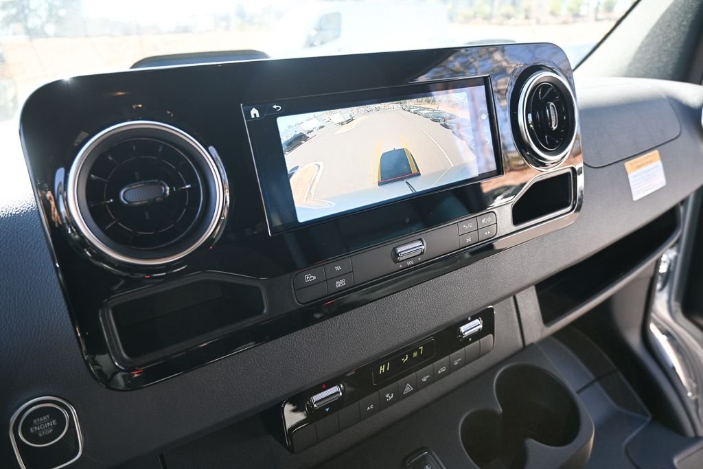 Used 2026 High-tech silver metallic Mercedes-Benz Crew 170 WB image 15