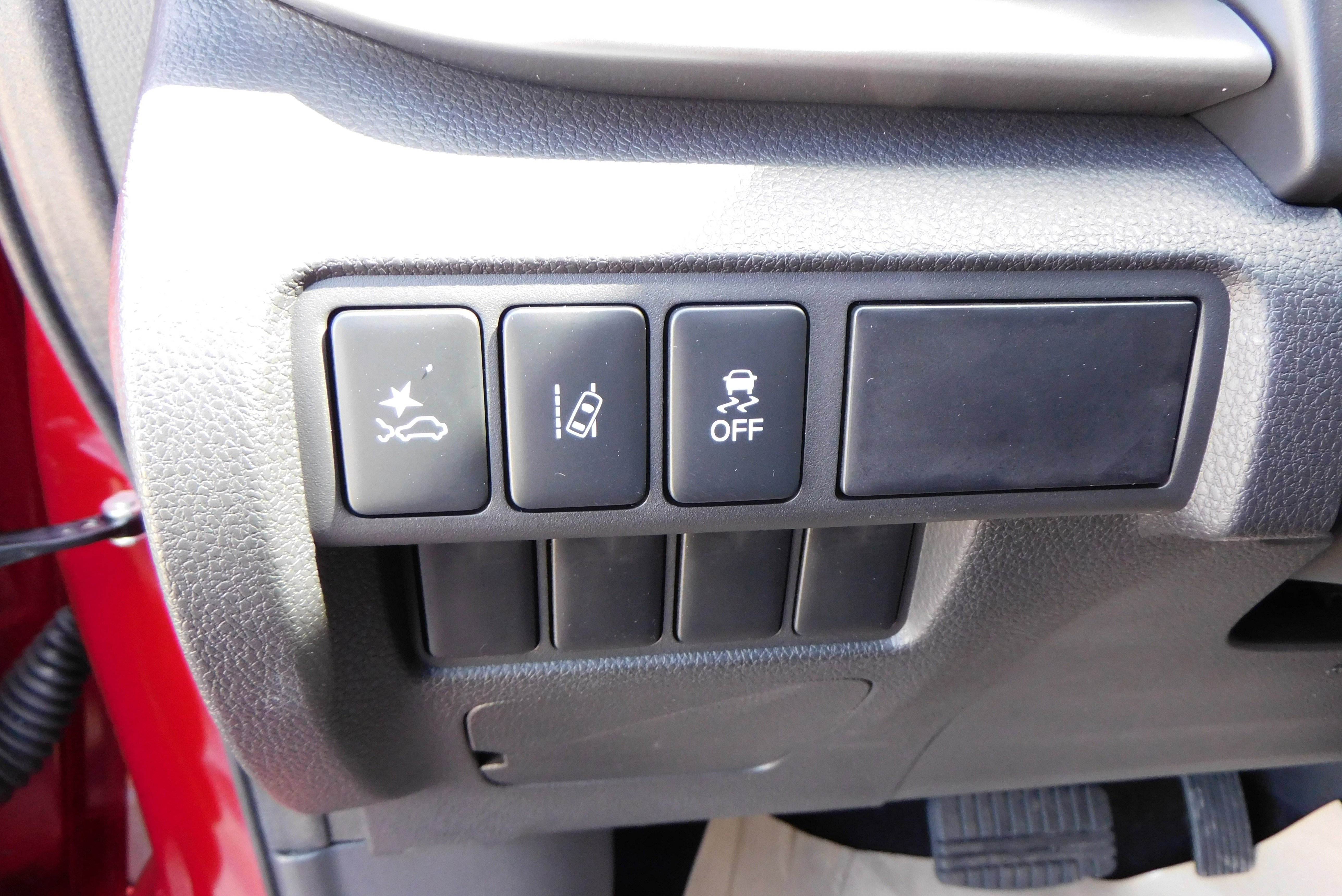 Used 2026 Red Diamond Mitsubishi LE image 15
