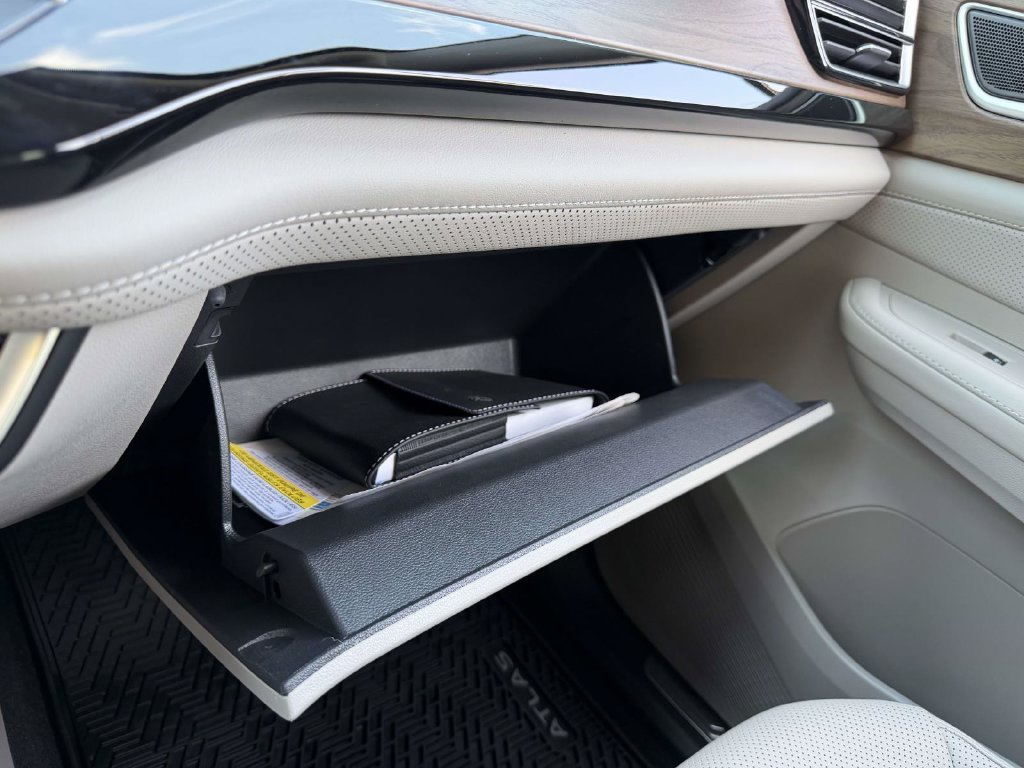 2026 Volkswagen Atlas SE w/Tech - Photo 34