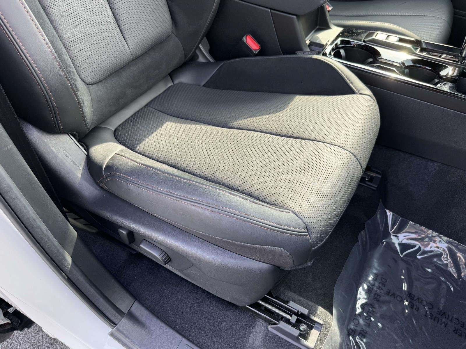 Used 2026 Crystal White Pearl Subaru Touring image 10