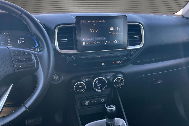 2025 Hyundai Venue SEL - Photo 11