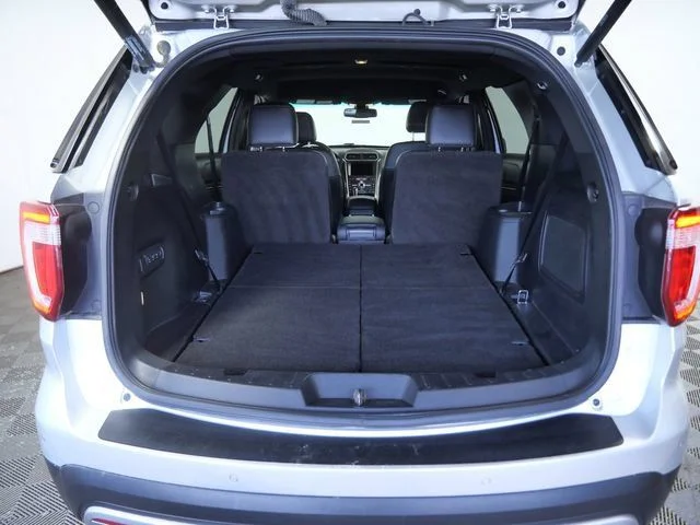 Used 2017 Silver Ford Limited image 10