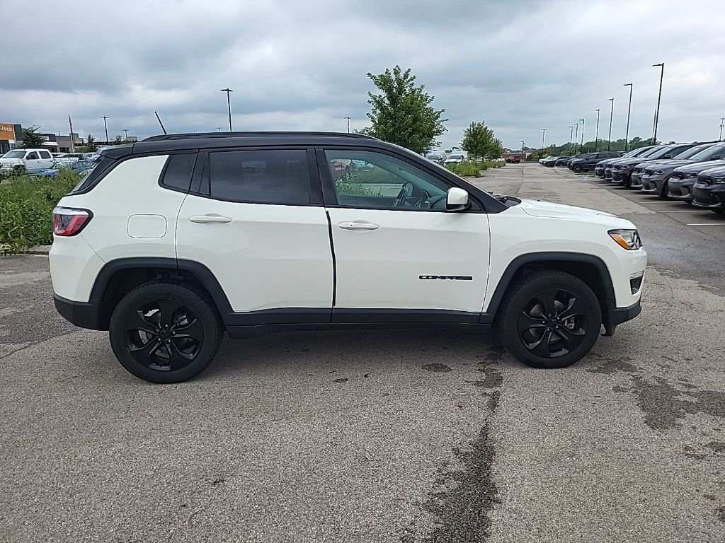 Used 2019 White Jeep Latitude image 6