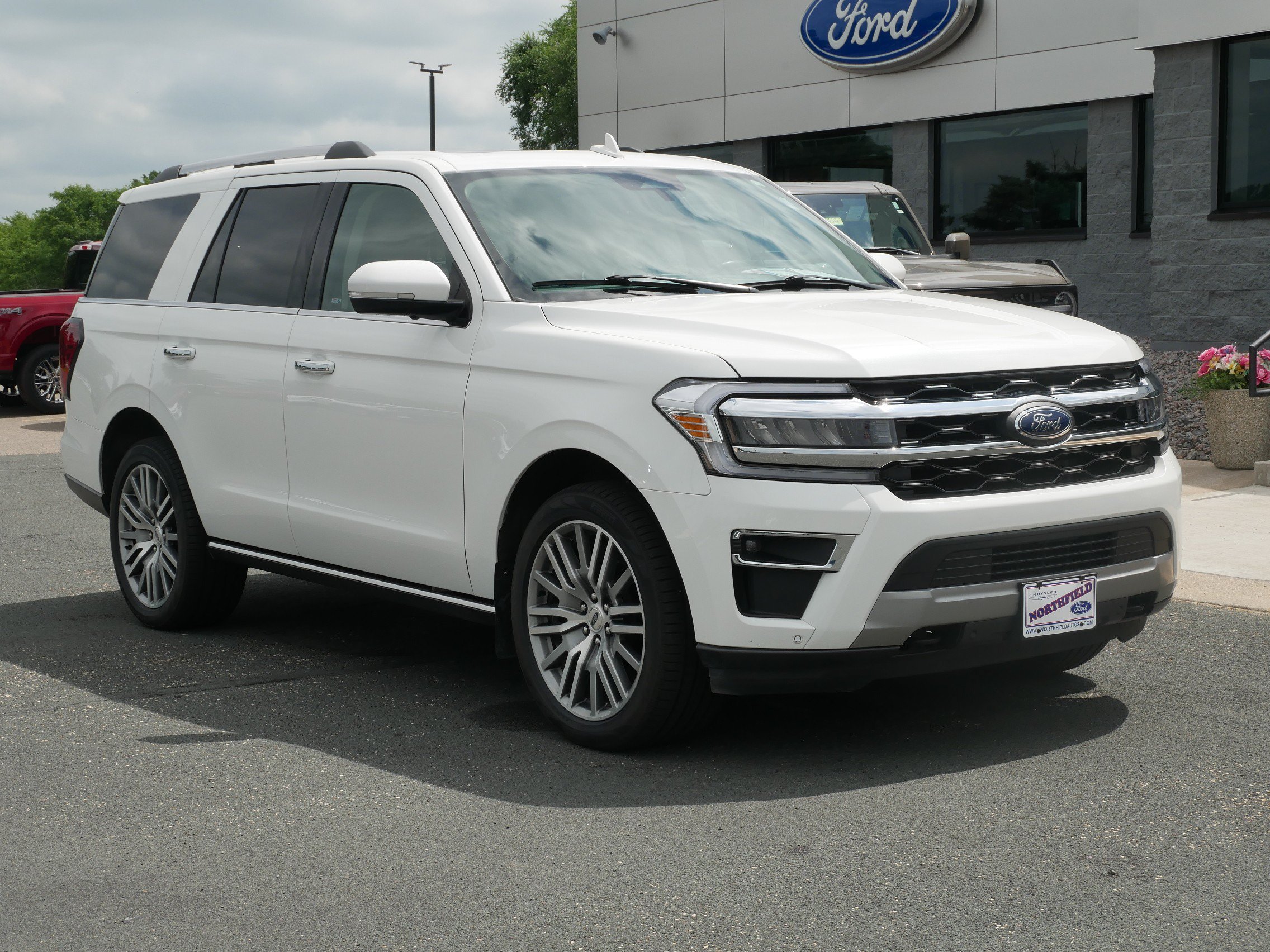 Used 2022 Ford Expedition Limited with VIN 1FMJU2AT3NEA50944 for sale in Northfield, Minnesota