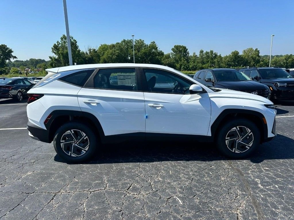 2026 Hyundai Tucson Blue SE - Photo 2