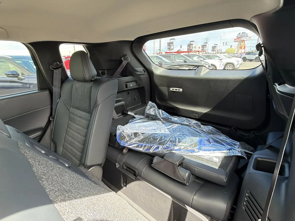 New 2025 Graphite Gray Mitsubishi SE image 26