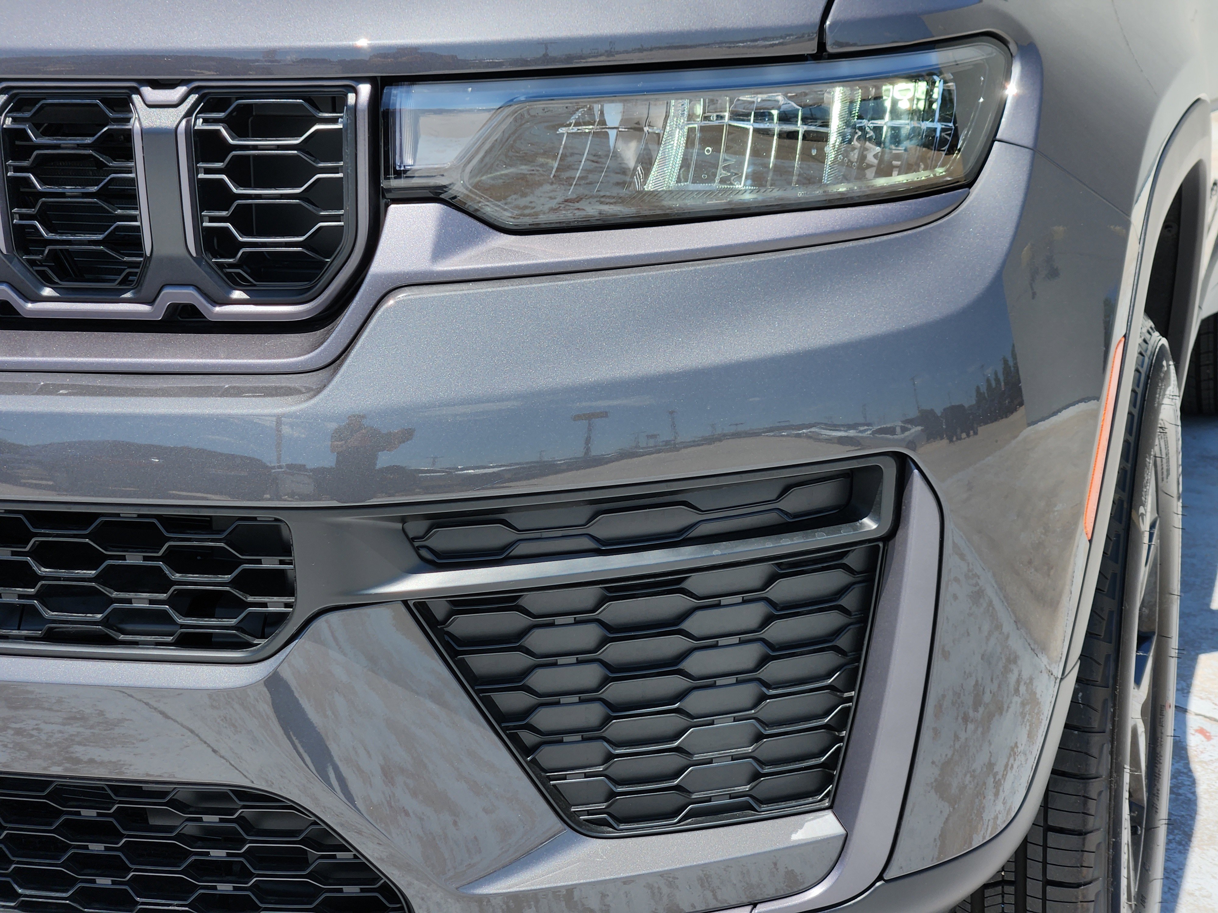 New 2026 Baltic Gray Metallic Clear-Coat Exterior Paint Jeep Laredo Altitude image 6