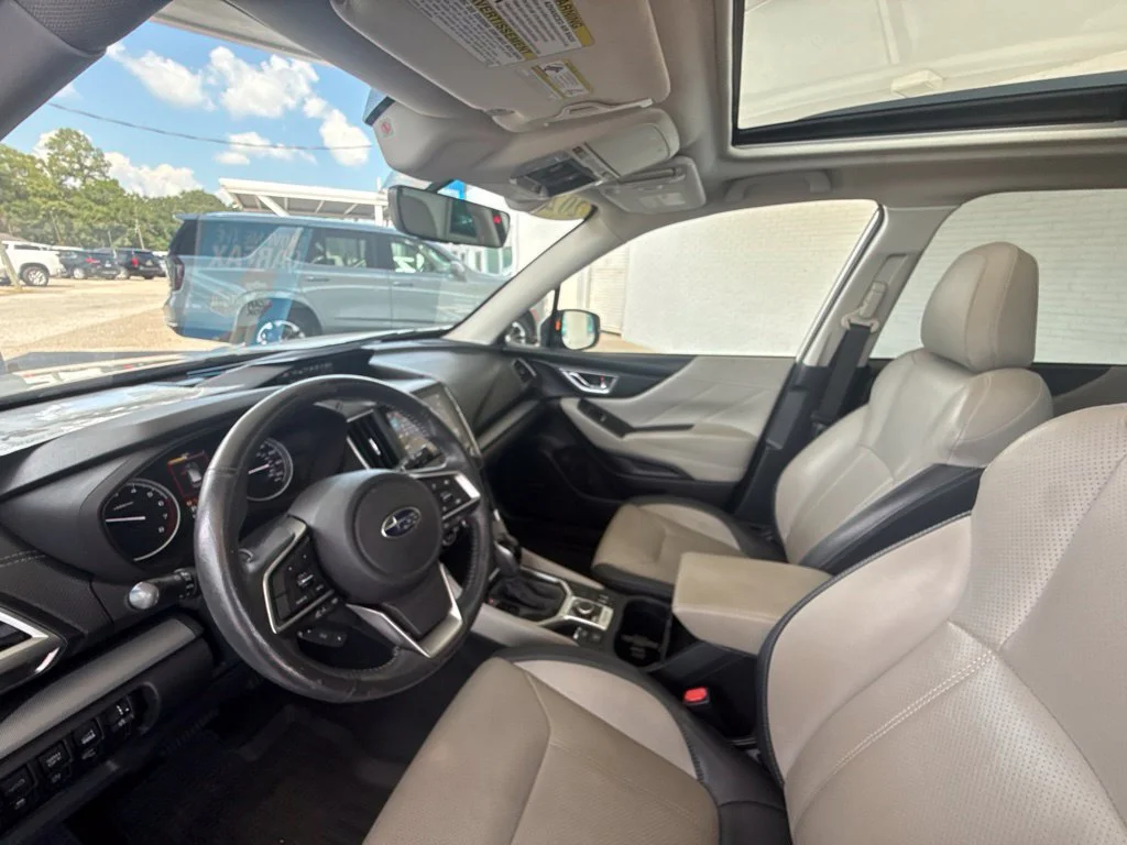 Used 2020 Crystal White Pearl Subaru Limited image 28