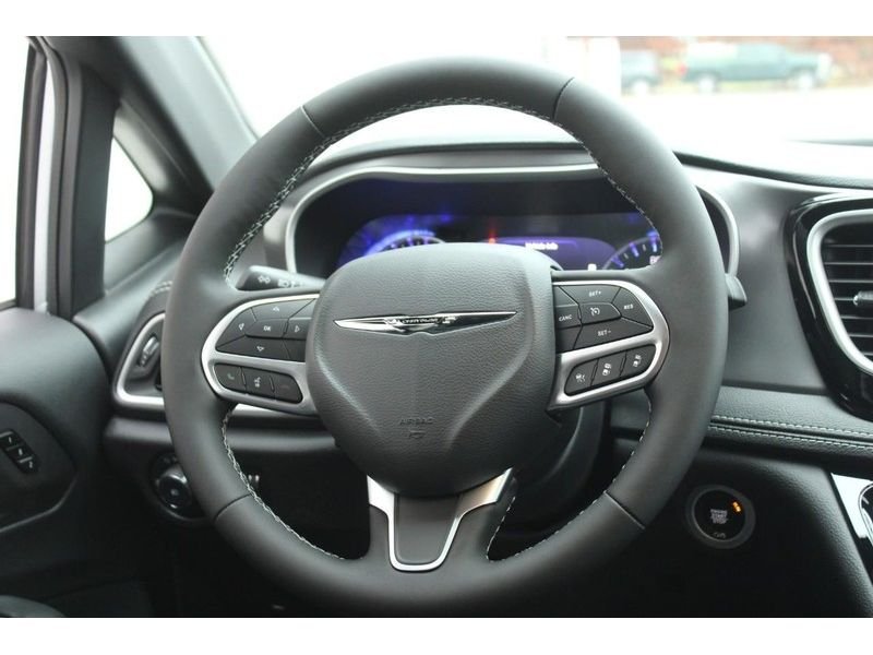 New 2026 Silver Mist Clear-Coat Exterior Paint Chrysler Select AWD image 12