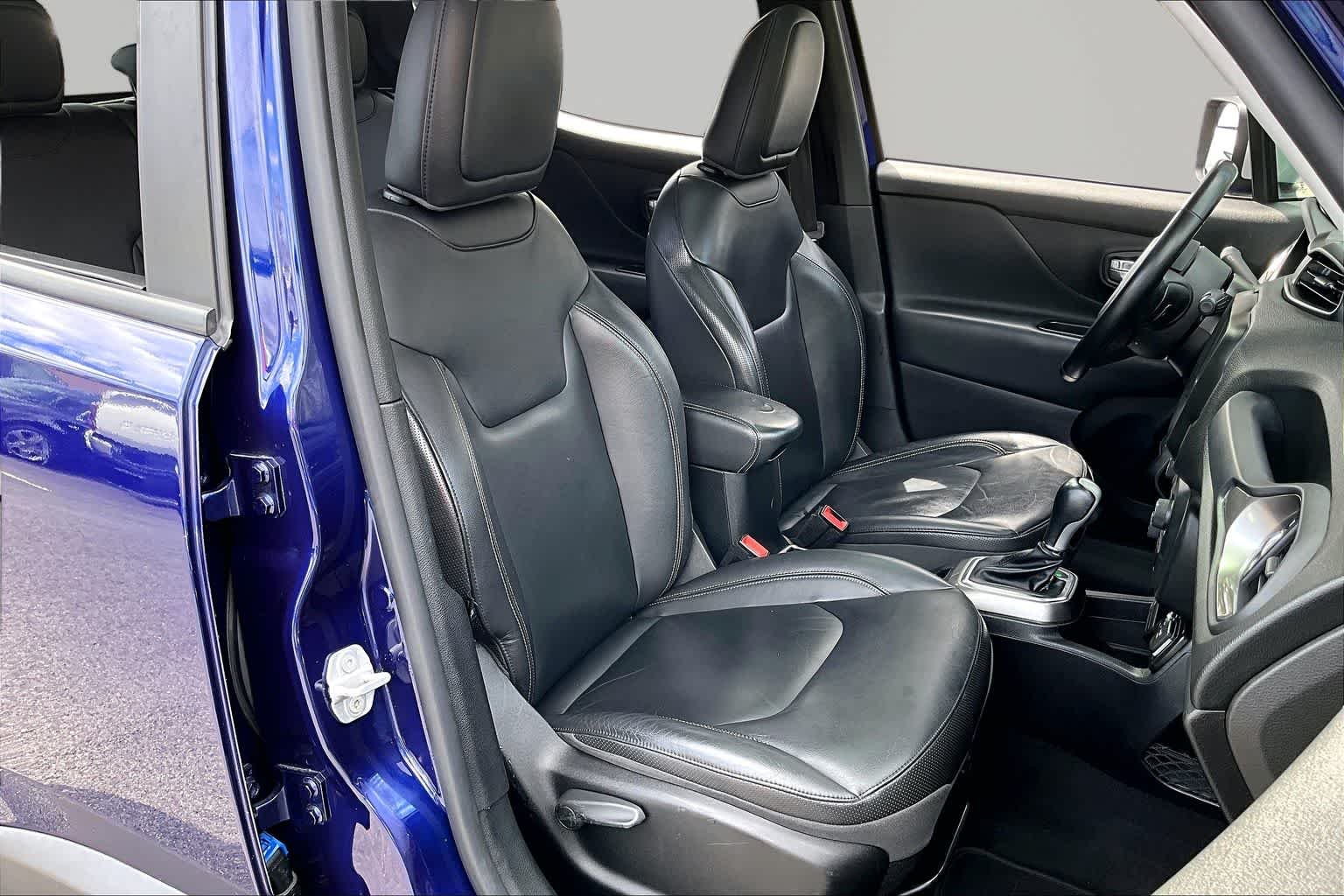 Used 2018 Jetset Blue Jeep Limited image 9