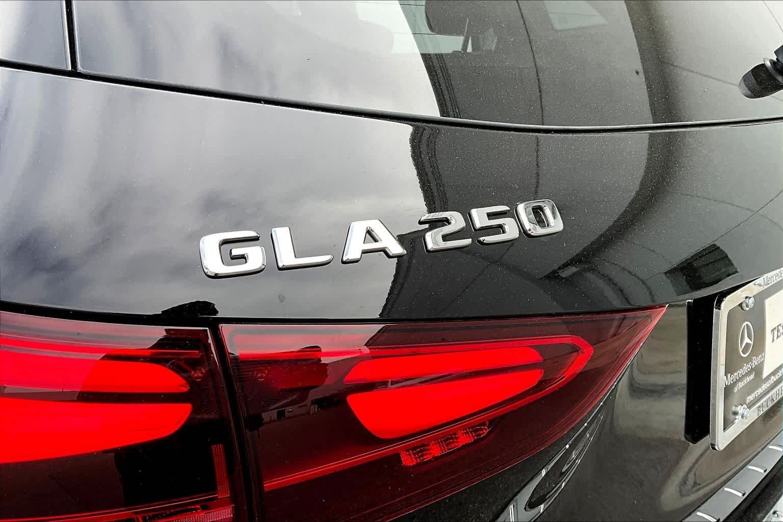 Used 2026 Night Black Mercedes-Benz GLA 250 image 28