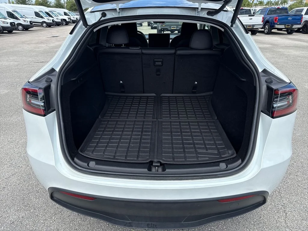 Used 2024  Tesla Long Range image 25