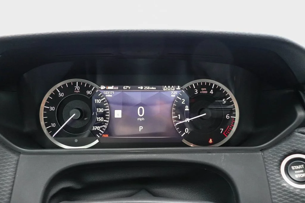 Used 2023  Land Rover R-Dynamic S MHEV image 26