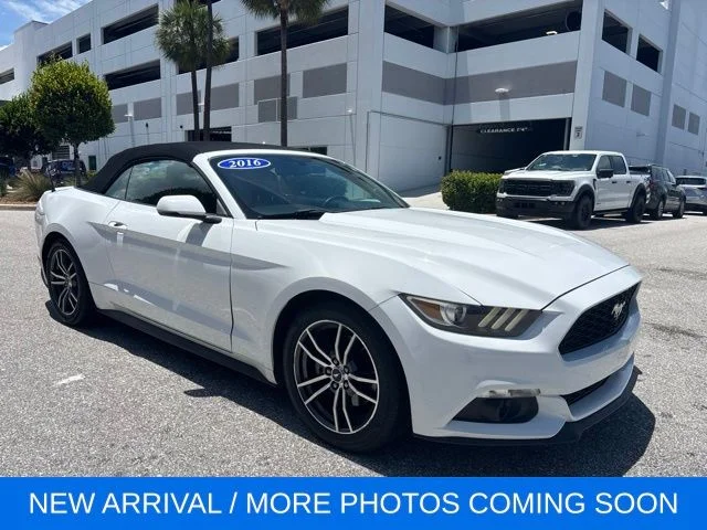 2016 Ford Mustang EcoBoost Convertible Premium's photo