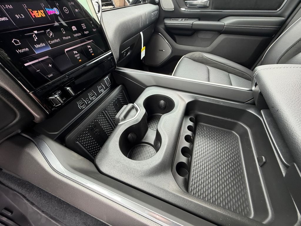 New 2026 Diamond Black Crystal Pearl-Coat Exterior Paint RAM Laramie image 22