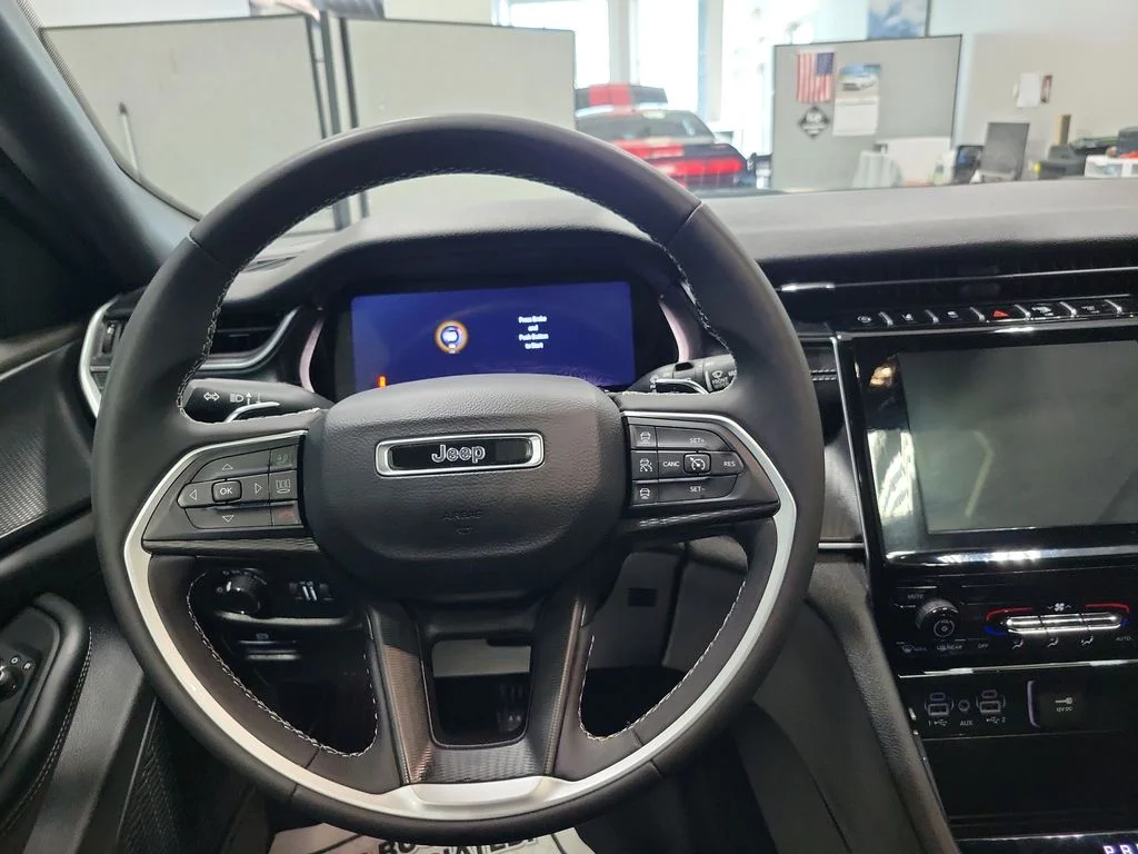 Used 2024 Silver Jeep Laredo image 31