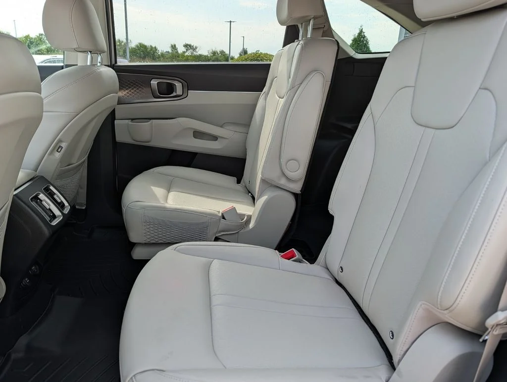 Used 2023 White Kia EX image 10