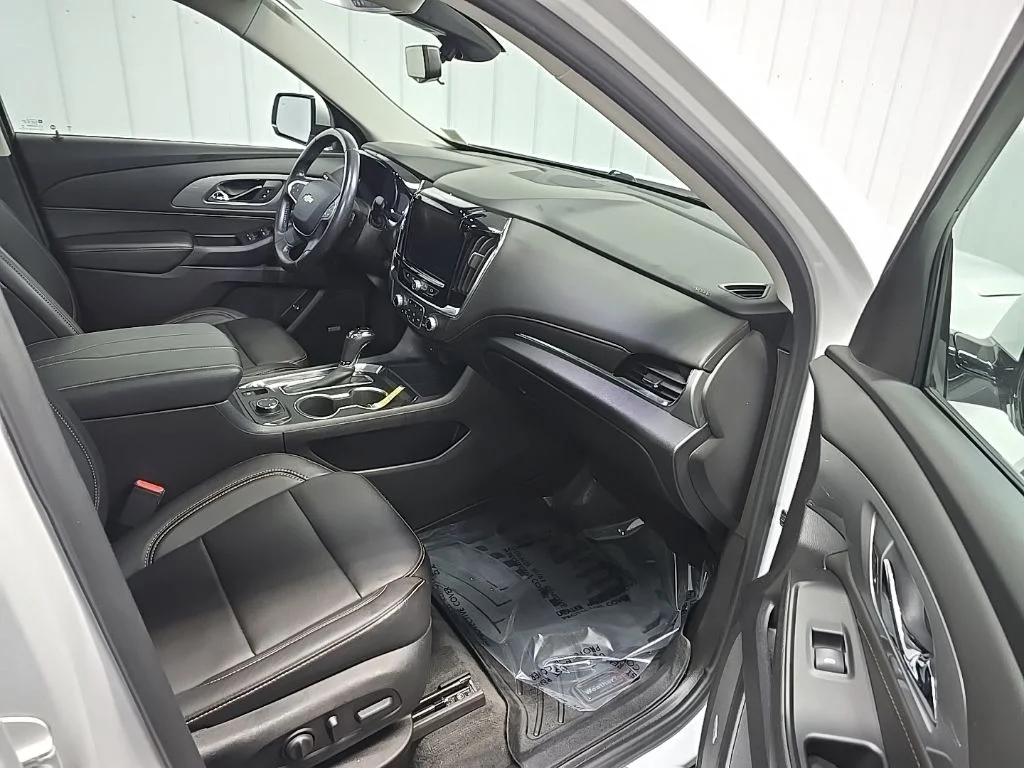 Used 2019 Summit White Chevrolet 3LT image 16