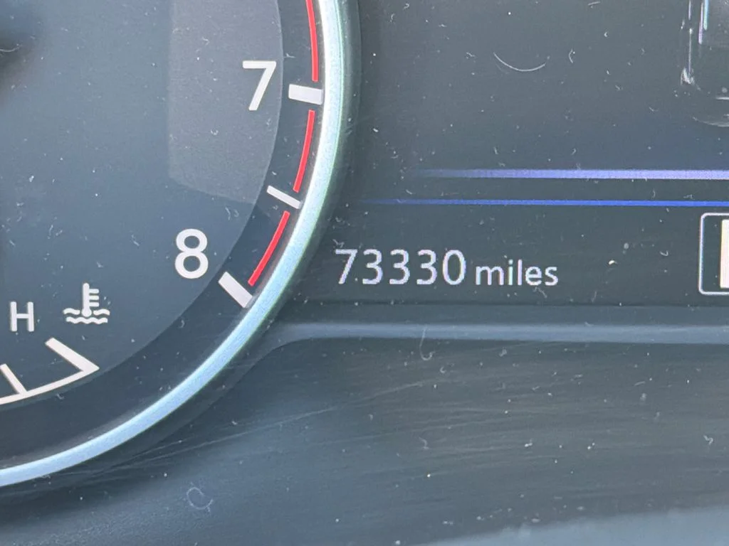 Used 2022 Gray Nissan SV image 27