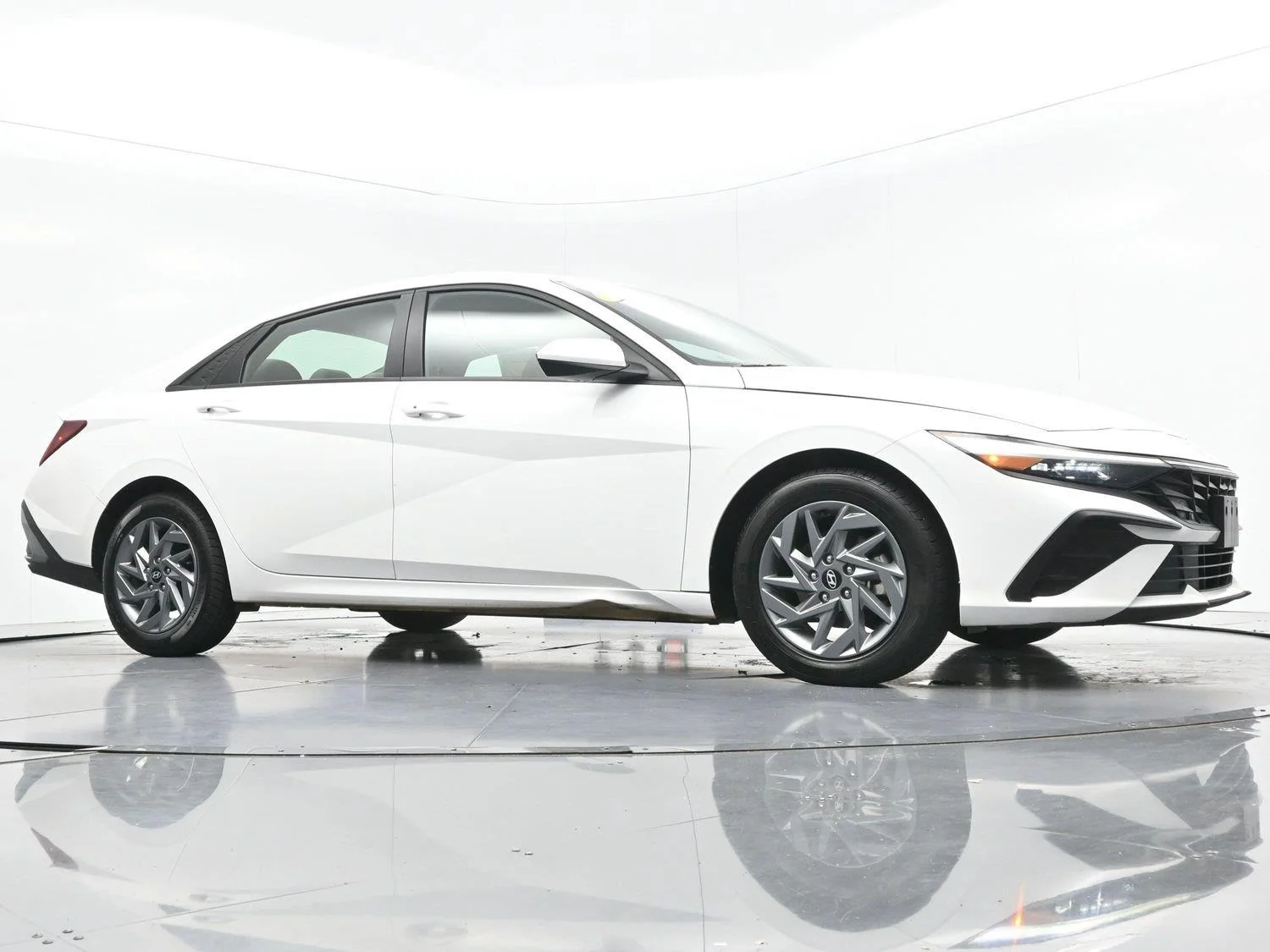 Used 2024 Serenity White Hyundai SEL image 42