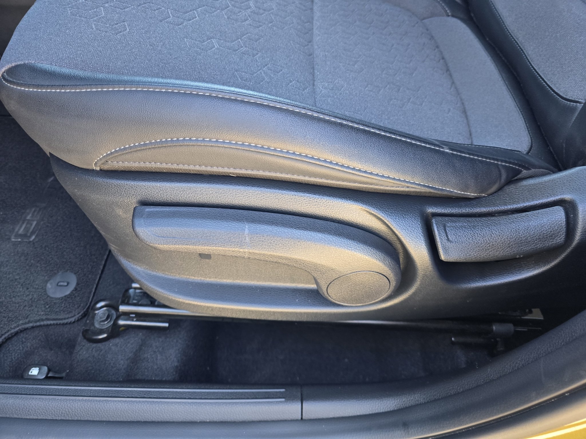 Used 2024 Valais Green/Black Roof Kia S image 16