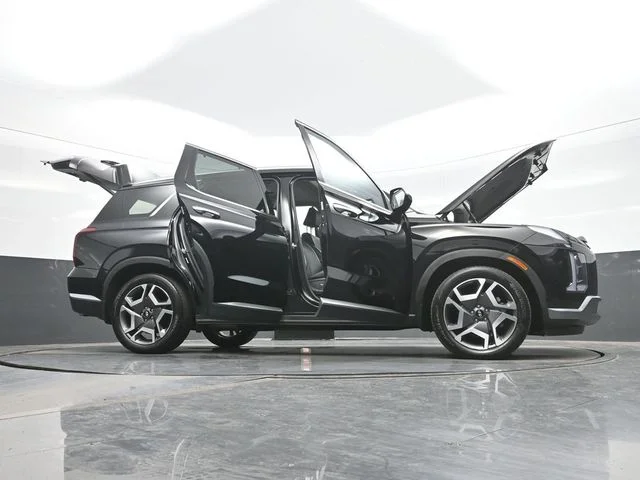 Used 2023 Black Hyundai Limited image 31