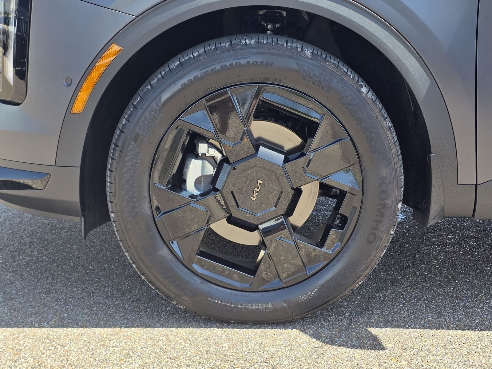 Used 2026 Black Kia X-Line image 32