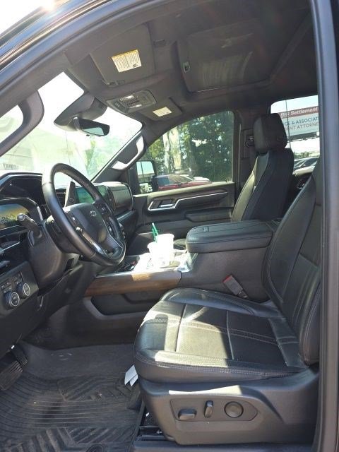 Used 2024 Black Chevrolet High Country image 4
