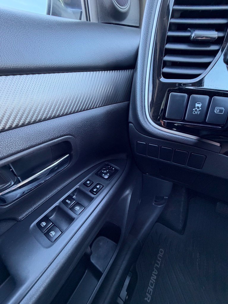 Used 2016 Mercury Gray Metallic Mitsubishi SE image 15