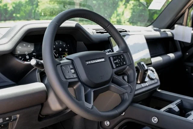 New 2026 Santorini Black Land Rover X-Dynamic SE image 20