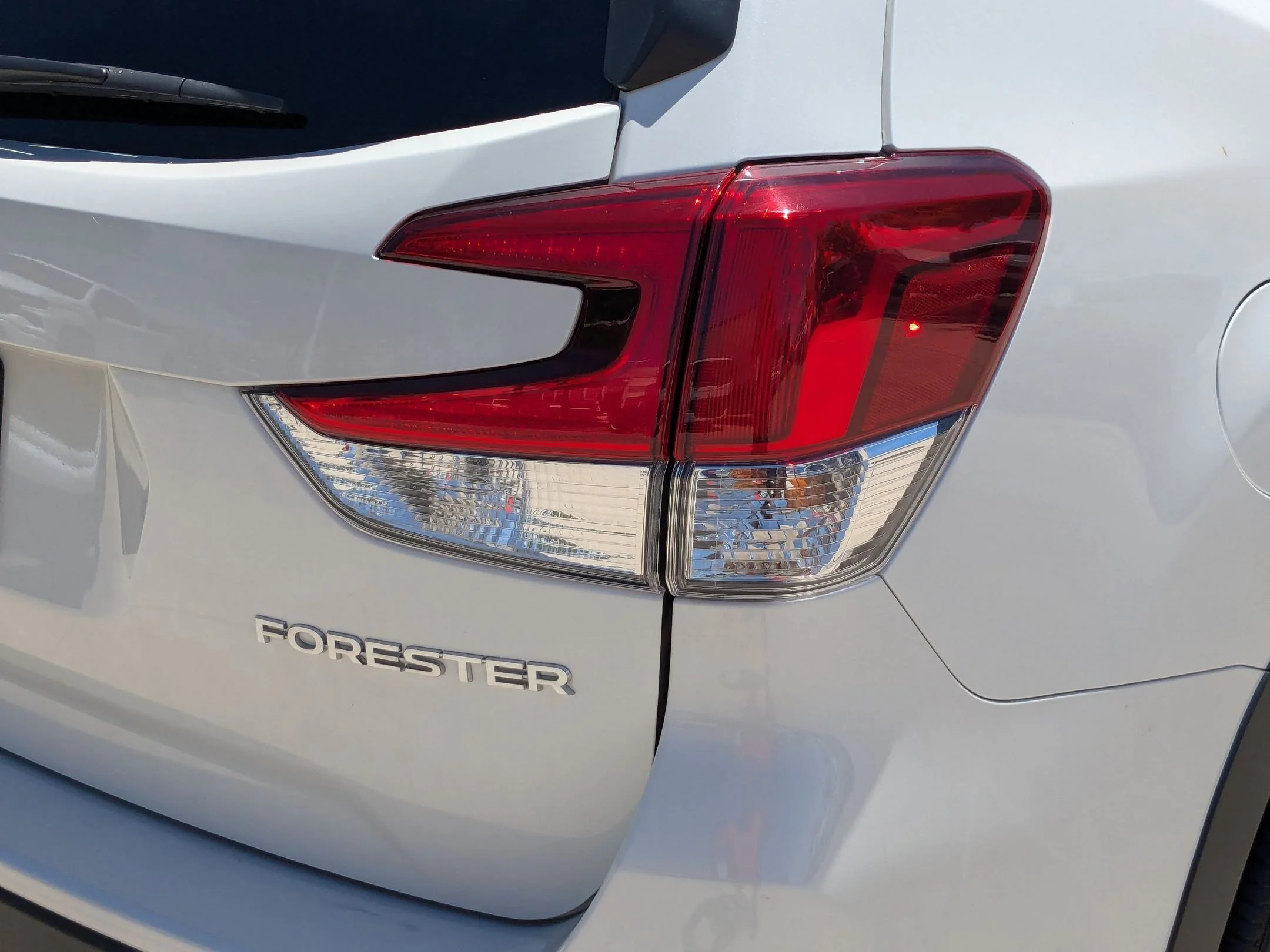 Used 2024 Crystal White Pearl Subaru Limited image 12