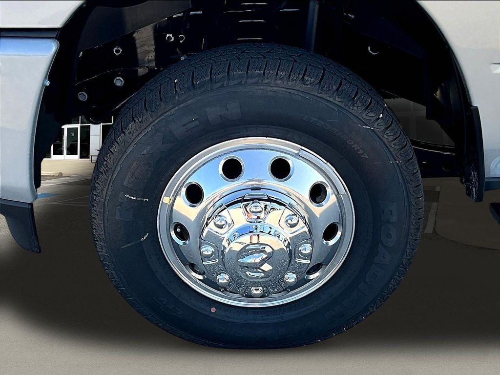 New 2026 Silver-Zynith Exterior Paint RAM Big Horn image 13