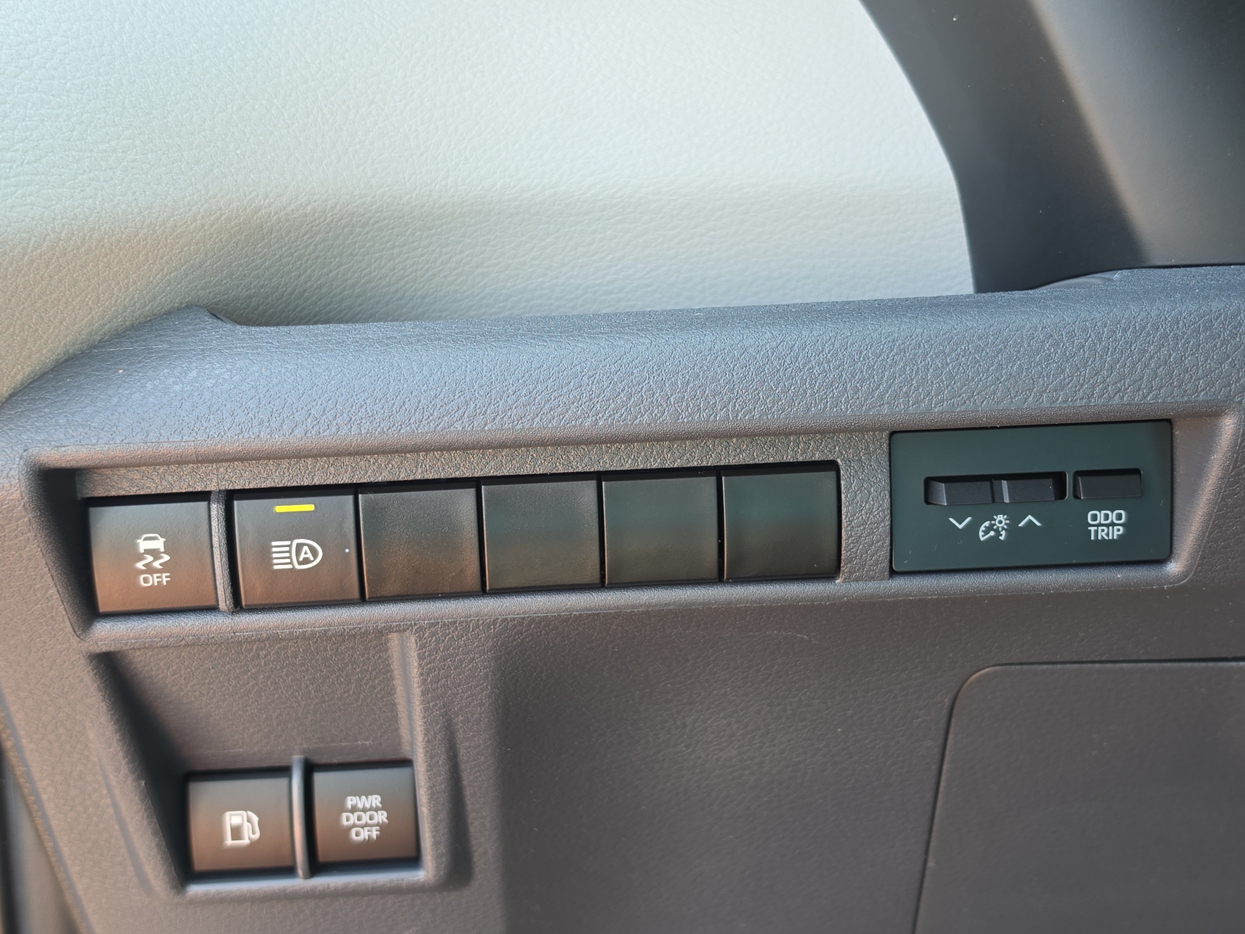 Used 2022 Sunset Bronze Mica Toyota XLE image 29