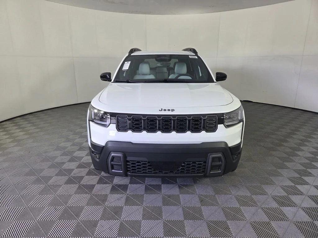 New 2026 Bright White Clear-Coat Exterior Paint Jeep Limited image 3