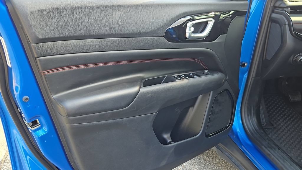 Used 2025 Hydro Blue Pearlcoat Jeep Trailhawk image 7