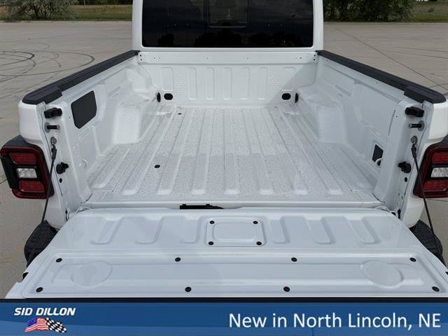 New 2026 Bright White Clear-Coat Exterior Paint Jeep Mojave X image 7