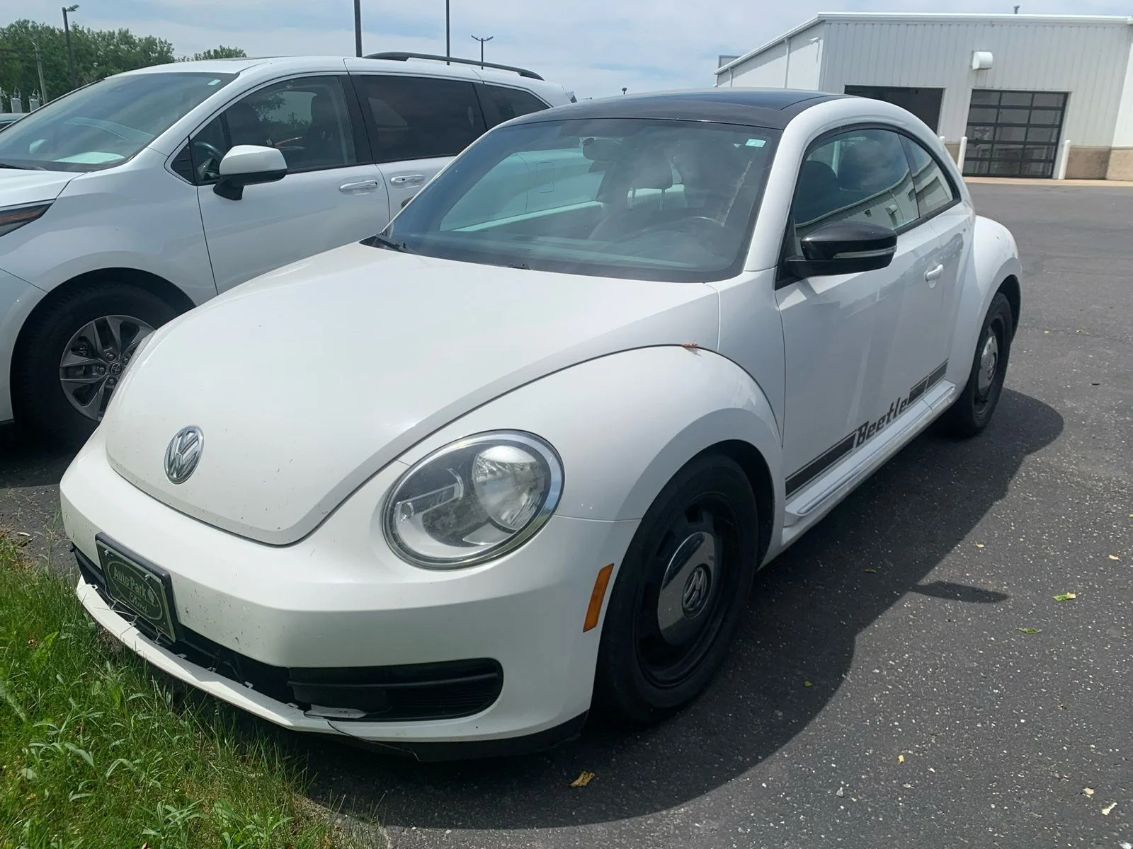2012 Volkswagen Beetle 2.5L Auto w/Sound & Nav. PZEV's photo