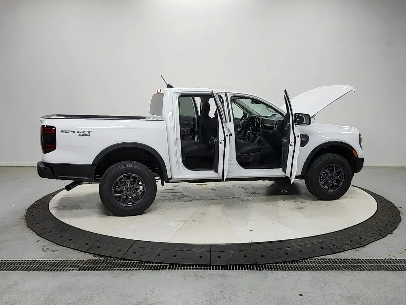 New 2026 Oxford White Ford XLT image 17
