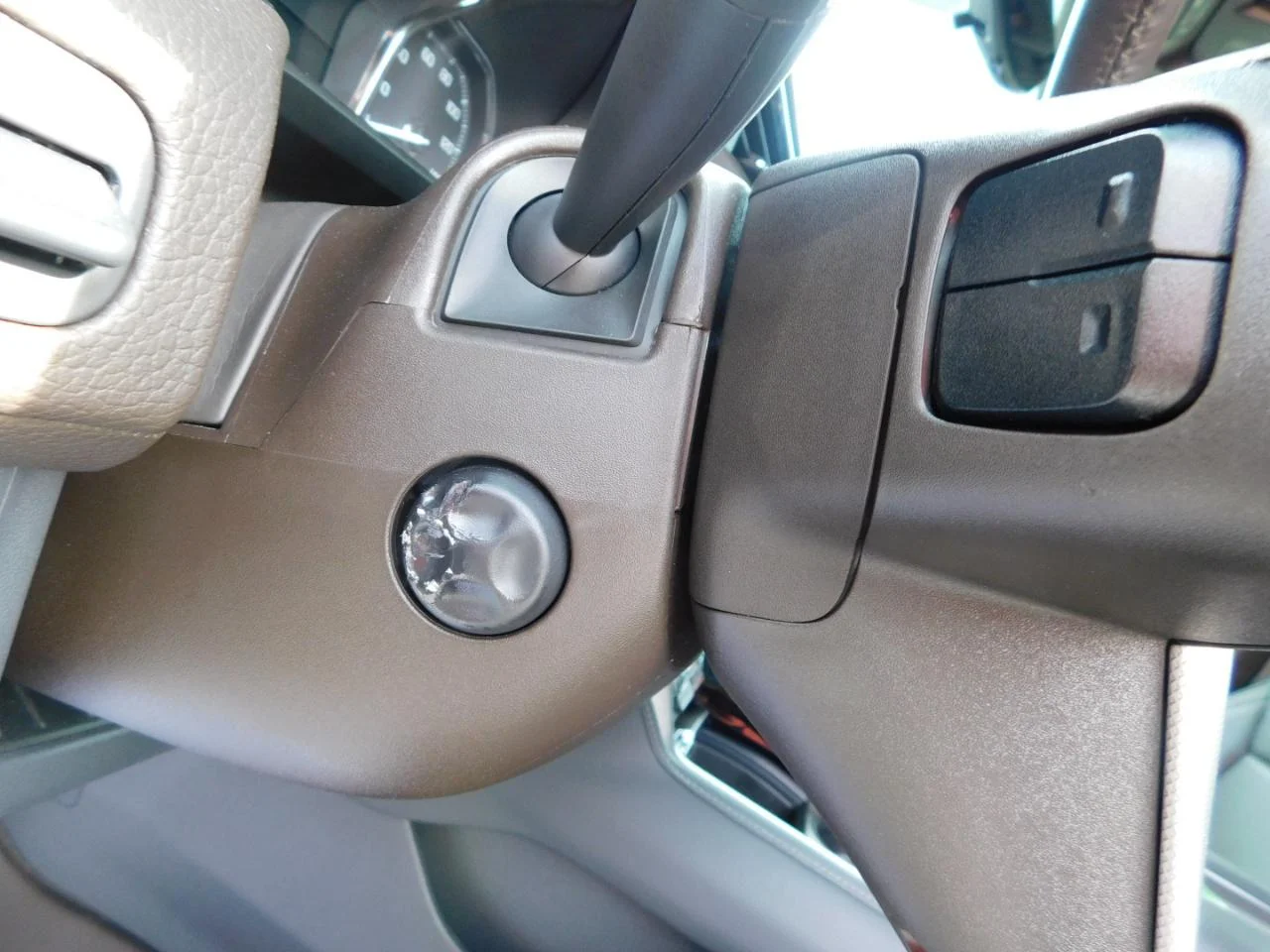 Used 2021 White GMC 4WD 4dr Denali image 43