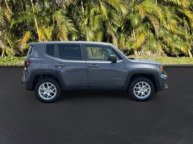 Used 2023 Gray Jeep Latitude image 4
